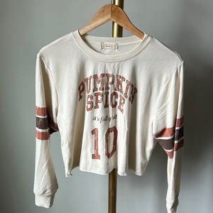 Size XS Crop top from Altar’d State! Perfect with high waisted shorts or jeans!